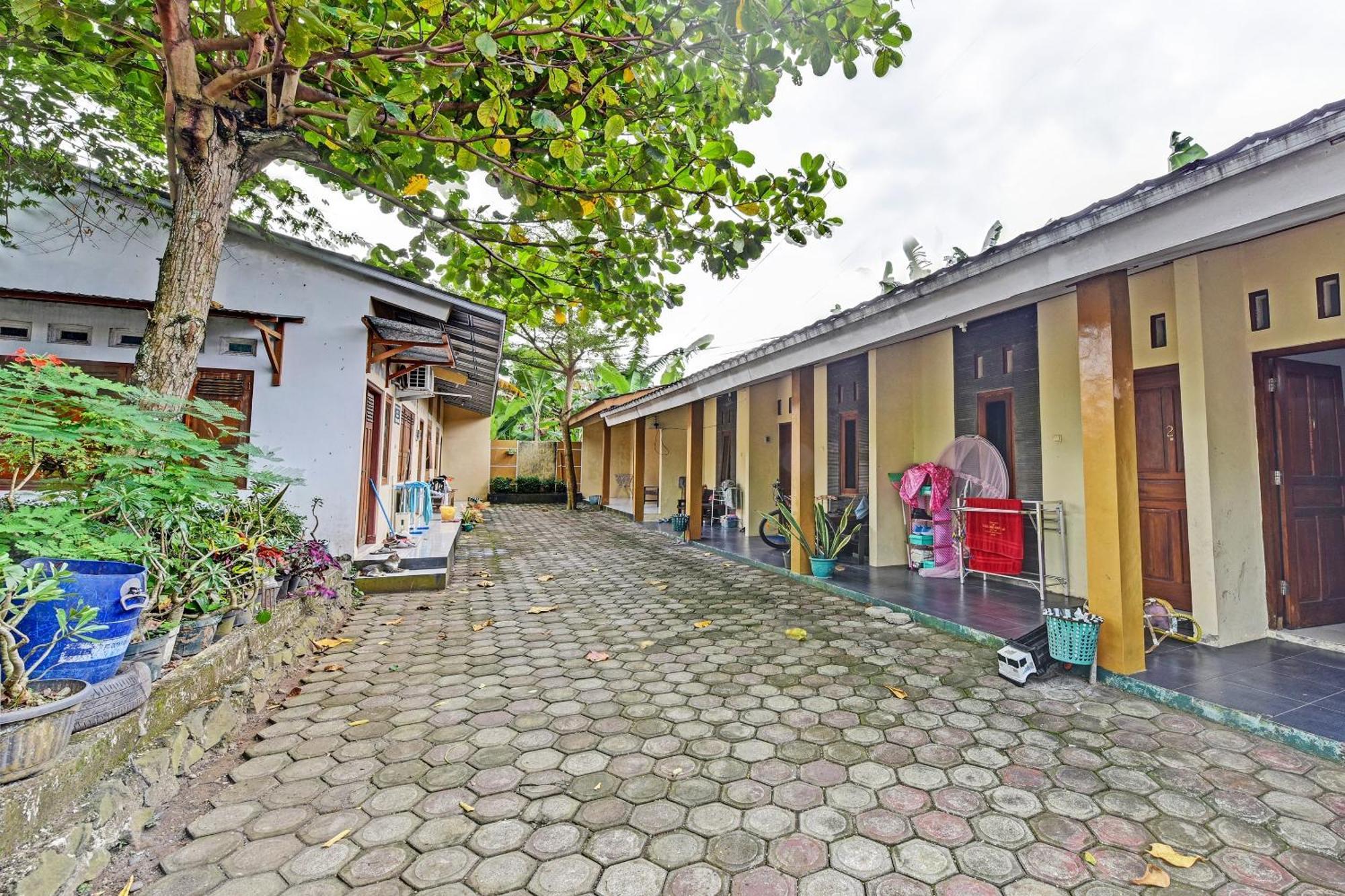 Spot On 91372 Wisma Bulin Purwokerto Buitenkant foto