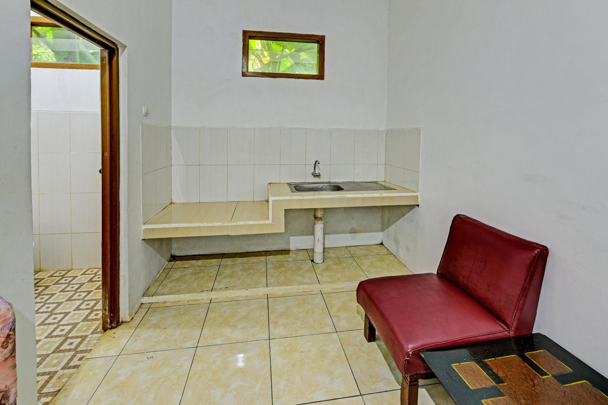 Spot On 91372 Wisma Bulin Purwokerto Buitenkant foto