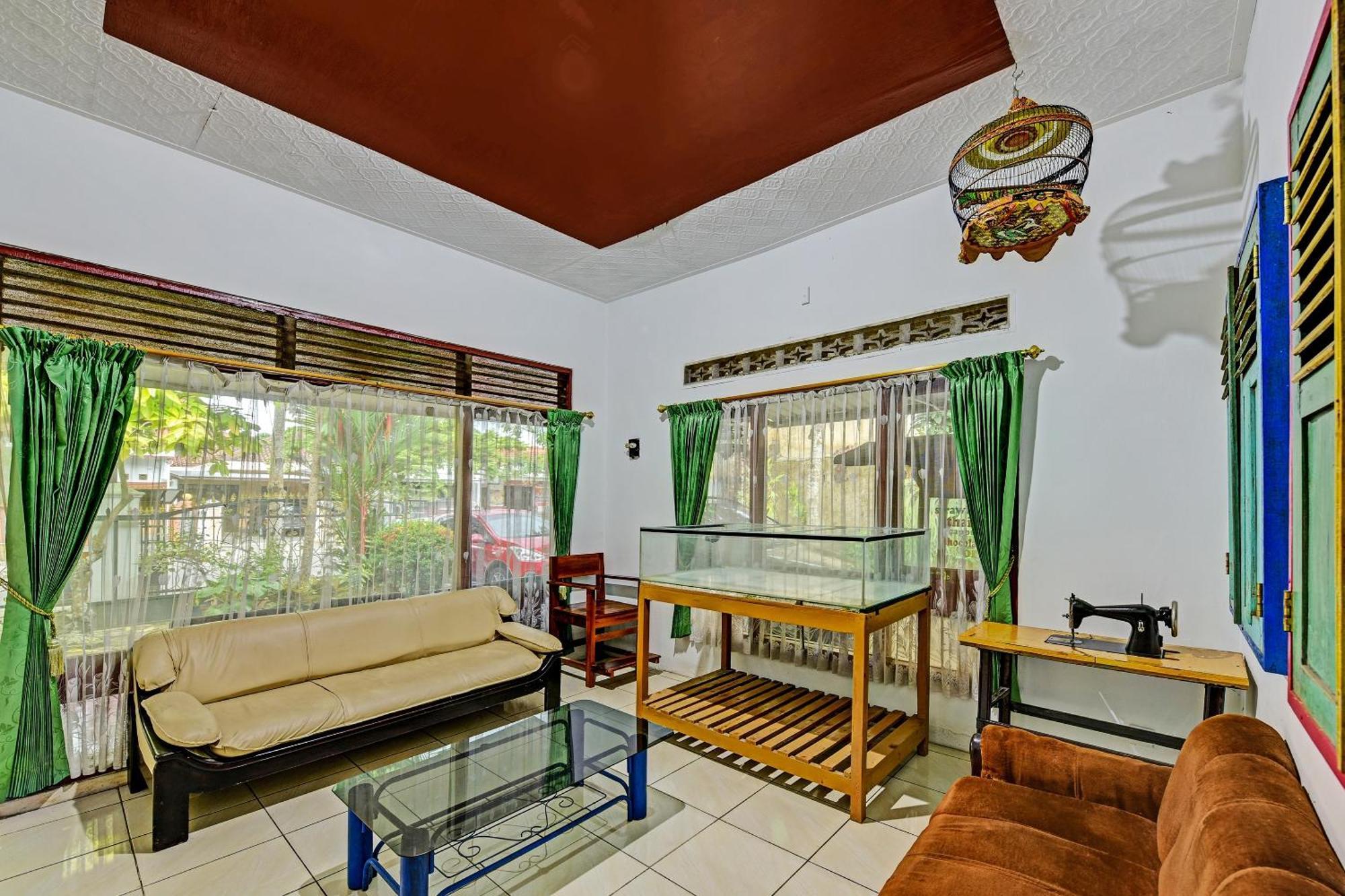 Spot On 91372 Wisma Bulin Purwokerto Buitenkant foto