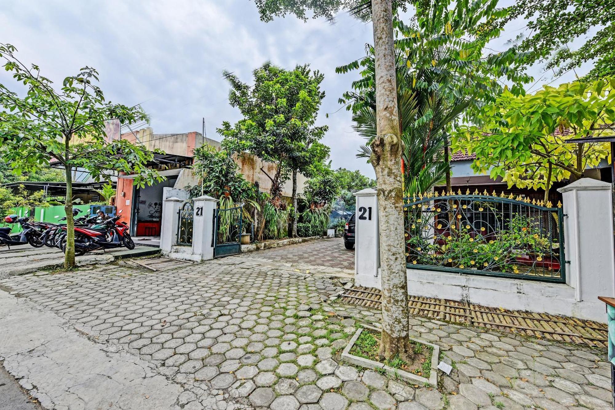 Spot On 91372 Wisma Bulin Purwokerto Buitenkant foto